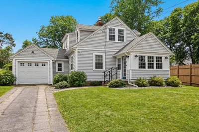 182 Woods Hole Rd 1
