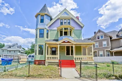 205 St James Ave 1