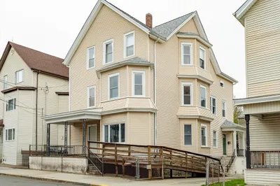 82 Snell St 1