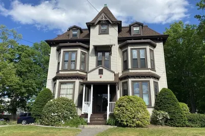 36 Pond St 1