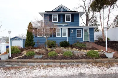 19 Maple Street 1