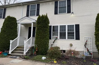 5 Legris Commons Ln #8