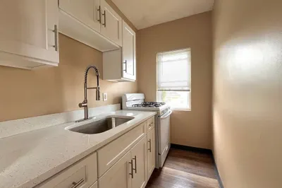 25 Oakland Ave #3R