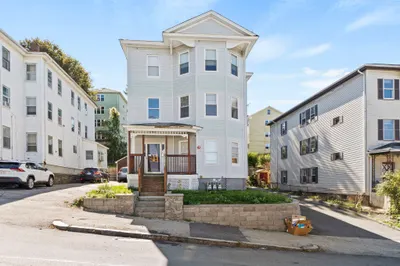 12 Alpine St #2 1