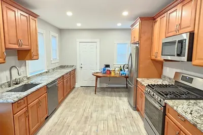 28 Oakley St #1