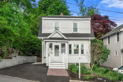 27 Governor Rd