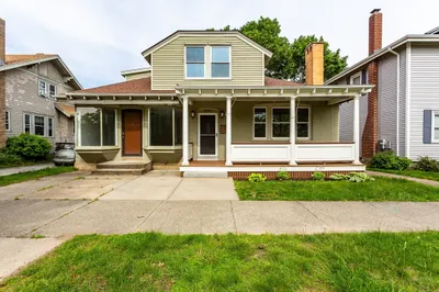 686 Rockdale Ave