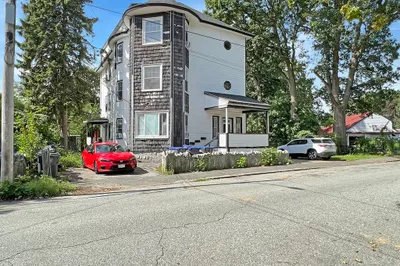 146 Camden St