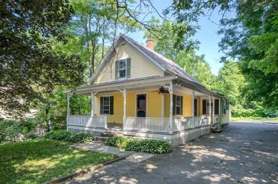 52 Maple St