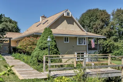 26 Dwight Rd 1