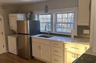 81 Town St #2
