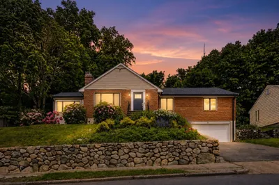 18 Travis Dr 1