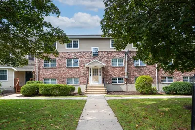 8-a Mayberry Drive #5 1