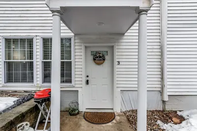 31-33 Ashland St #3 1
