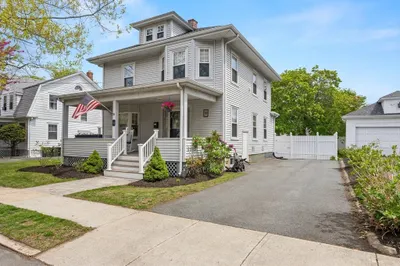 16 Thorndike St 1
