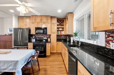 256 E St #1 1
