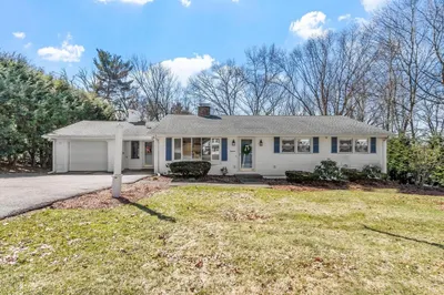 18 Howe Ave 1