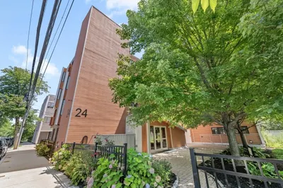 24 Bay State Rd #5 1