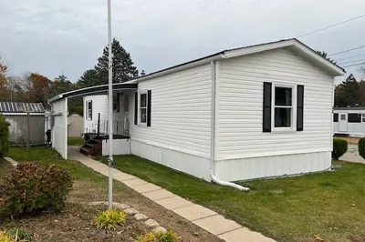 735 Memorial Drive #40 1