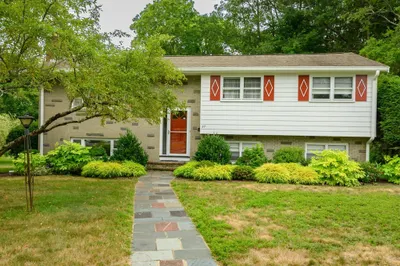 27 Trout Brook Ave 1