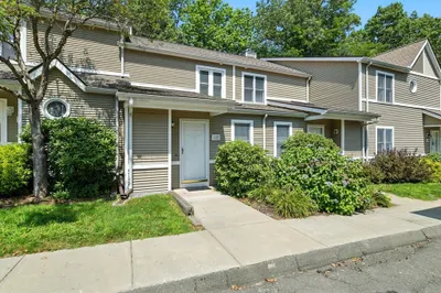 61 Abbey Memorial Dr #122