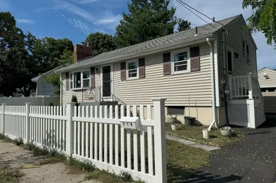 218 Hollis Ave