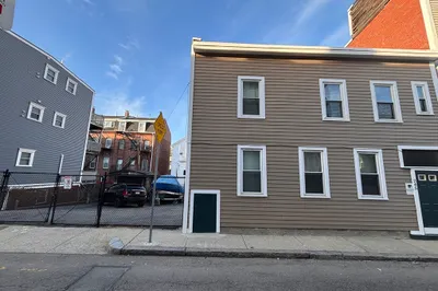 245 Gold St 1
