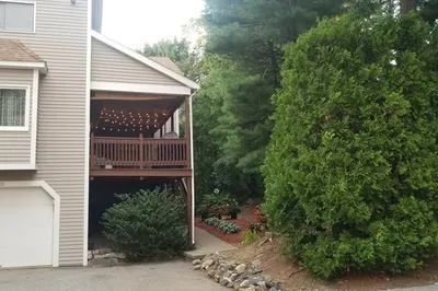 10 Hibernia Ln #10