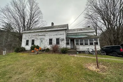 66 Henderson Rd