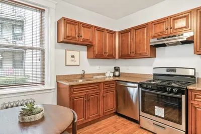 8 Kinross Rd #4 1