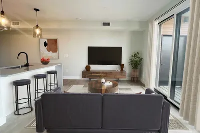 277 Border Street #403