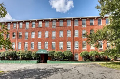 402 River St #3D