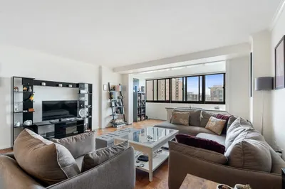 2 Hawthorne Place #10C