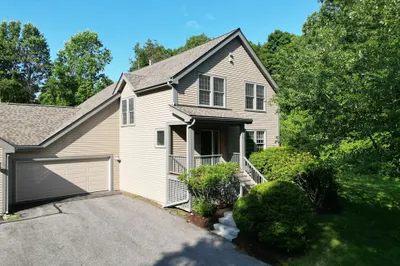 25 Livermore Ln #25 1