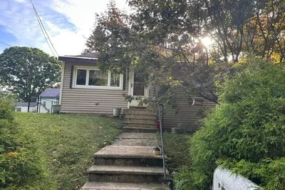 40 Williams Ave 1