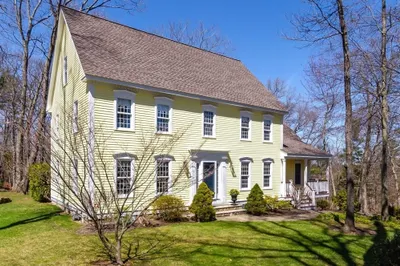 22 Long Hill Rd