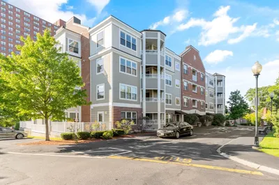 320 Ringe Ave #104