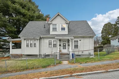 906 Southbridge St 1
