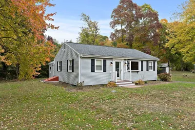 138 Lawson Rd 1