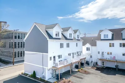 61 Pine St #11 1