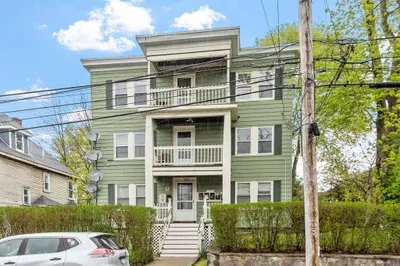 700 Metropolitan Ave 1