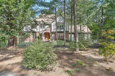1 Georgiana Dr 1