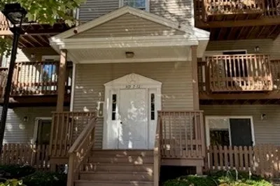 369 Aiken Ave #10