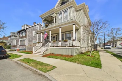 379 W. Clinton St 1
