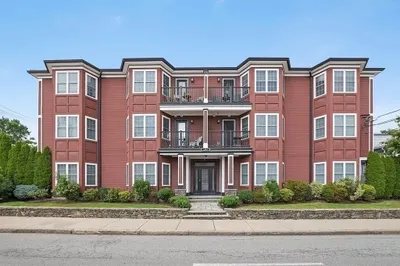 32 Common St #3-4 1