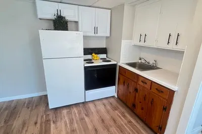 347 Main St #4