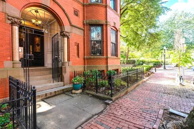 26 Wellington St #3