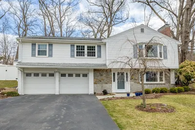 27 Angelica Dr 1