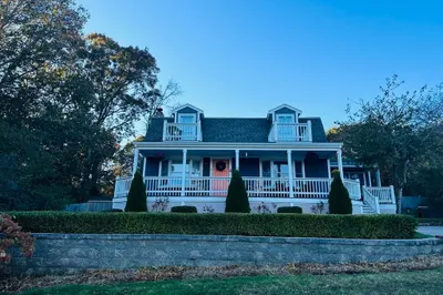 11 Clearwater Dr