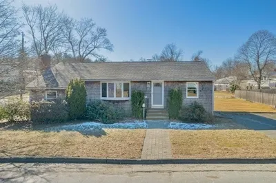 7 Western Ave 1